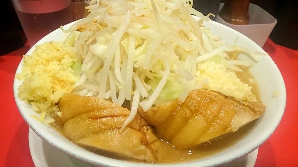 Snapdishの料理写真:用心棒 の ラーメン＋豚1枚＋ニンニク＋ショウガW＋ヤサイちょい ＠神保町17027|大脇さん