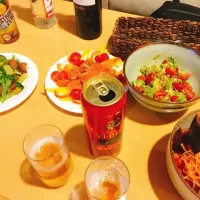 Snapdishの料理写真:- 砂肝とブロッコリーのソテー
- サーモンカルパッチョ
- アボカドとトマトのサラダ
- 茄子とトマトのパスタ

あと牡蠣のアヒージョとポークソテーも作ったけど撮り忘れた〜|山岡 未知さん