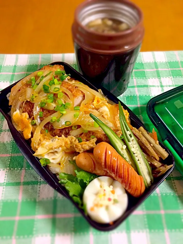 Snapdishの料理写真:旦那ちゃん弁当🎶
カツ丼
きんぴらごぼう
ウイン
オクラ浅漬け
ゆで卵
きのことめかぶのとろろん汁|BooBooさん