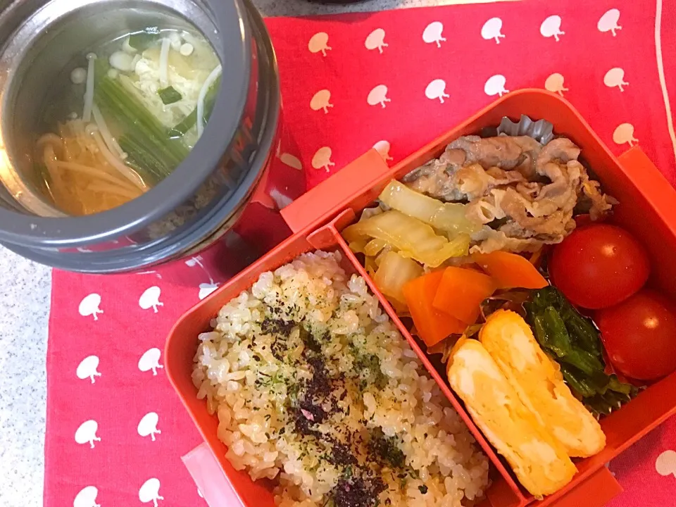 ☆今日のお弁当☆〜豚肉のすき煮(人参、白菜入り)、だし巻き卵、ほうれん草、トマト〜|Satokoさん