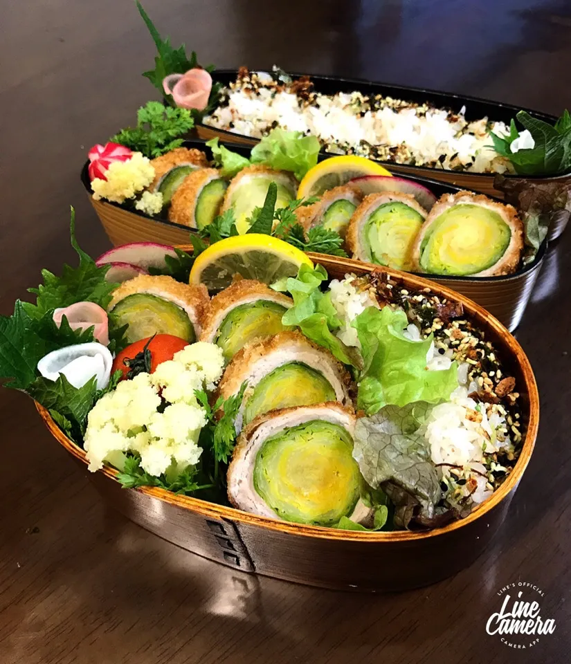 Snapdishの料理写真:今日の2人のお弁当🍱 芽キャベツかつれつ#カツレツ ♫|とんちんさん