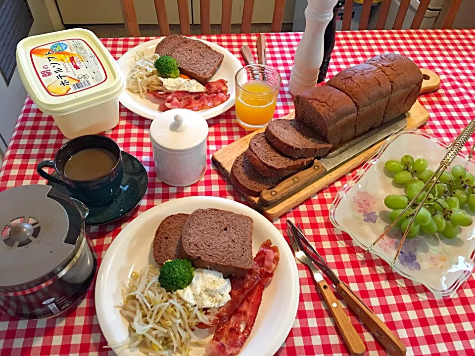 Breakfast homemade chocolate bread 🍞 fried bacon 🥓 egg 🍳 and some veggies good morning everyone !!! Coffee tym ☕️☕️☕️|Babyluv Cabrera Ocampoさん