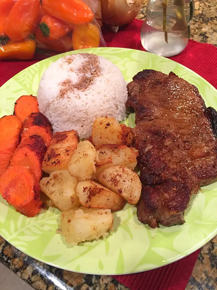 Ribeye steak with sautéed potato 🥔 and carrots 🥕|Alma's Home Kitchenさん