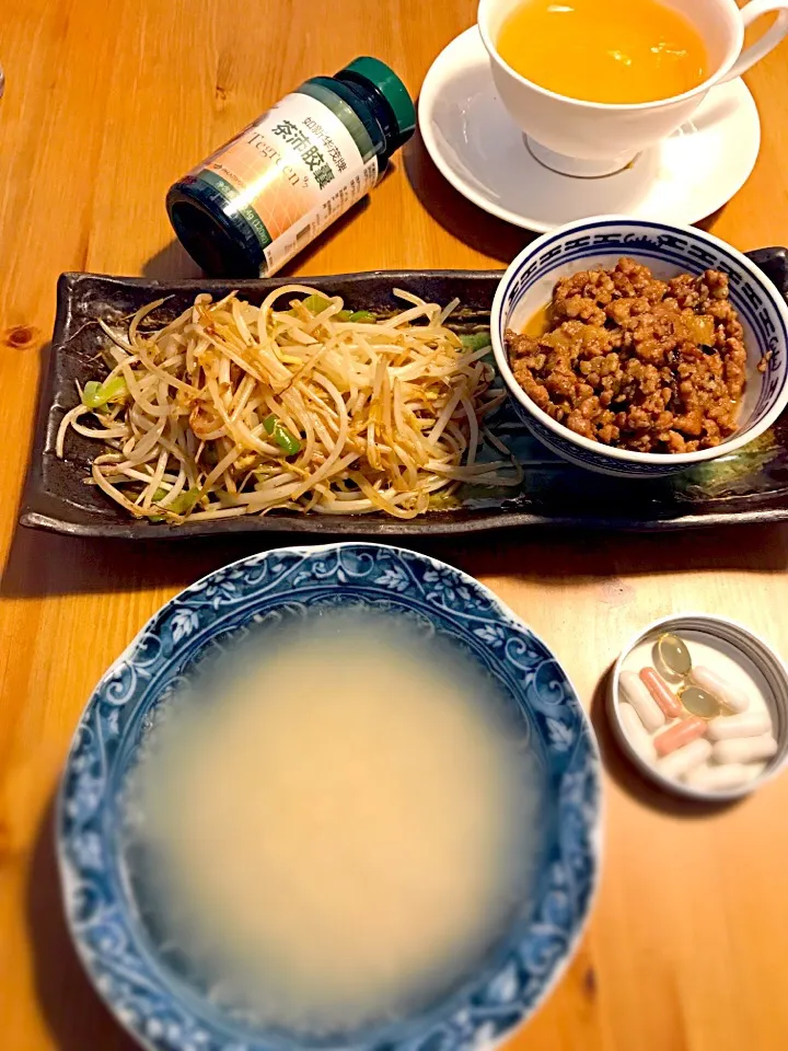 Snapdishの料理写真:一人食。据说两个人吃叫吃饭，一个人叫吃饲料。来个精华版饲料吧。|antoniterさん