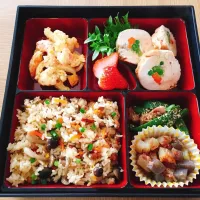 Snapdishの料理写真:本日の賄い弁当（節分の豆ご飯、鶏胸肉のロール照り焼き、カリフラワーとエビのカレーマヨ、大根とこんにゃくのおかか煮、ピーマンのきんぴら）|スコネコさん