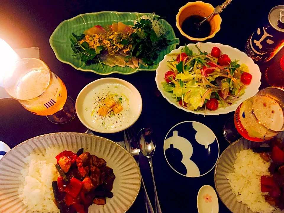 うちごはん🏡
 ・鯛とカンパチのカルパッチョ
 ・いろいろ野菜のサラダ🥗
 ・かぶのポタージュ
 ・スパイシーチキンカレー🍛|Tinaさん