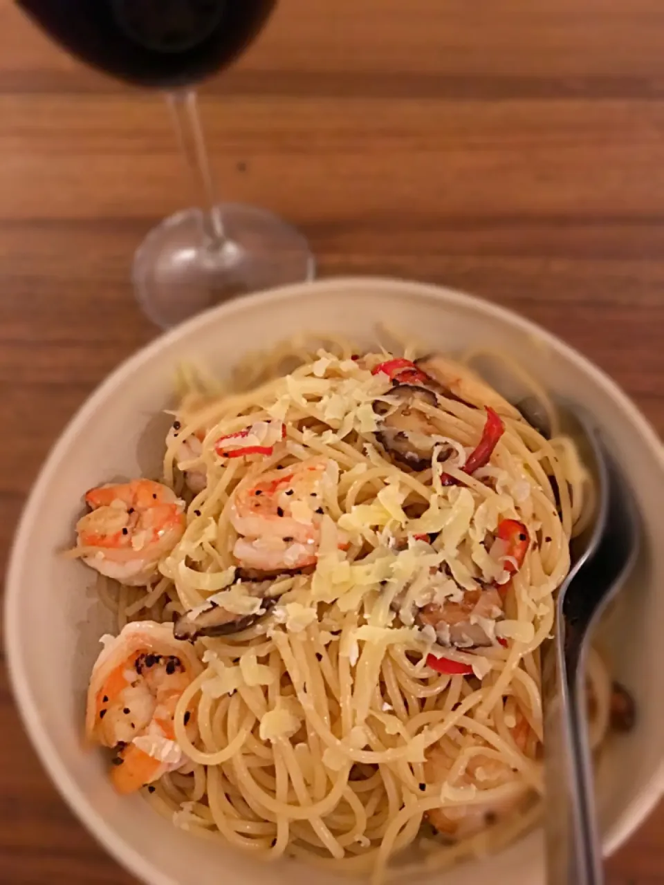 Snapdishの料理写真:Spaghetti aglio olio with prawns|karen limさん