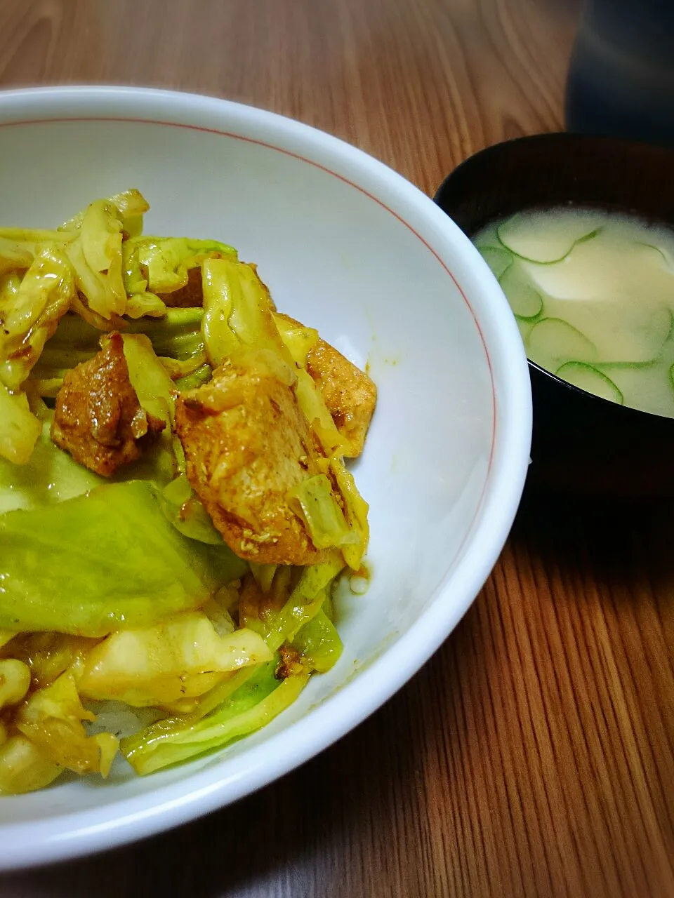 ・鶏胸肉とキャベツのカレー炒め丼
・豆腐の味噌汁|ようかんさん