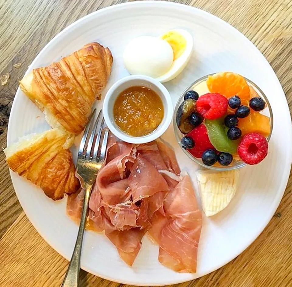 Good morning NYC🗽#breakfast #eggs #prosciutto #freshfruits|🌺IAnneさん