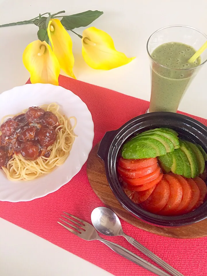 幸せ朝ごはん出来たよ〜〜( ◠‿◠ )
ミートボールスパゲティ🍝
アボカド🥑トマト🍅の
小鍋ちゃんの土鍋で、ホットサラダ💖|はみちゃんさん