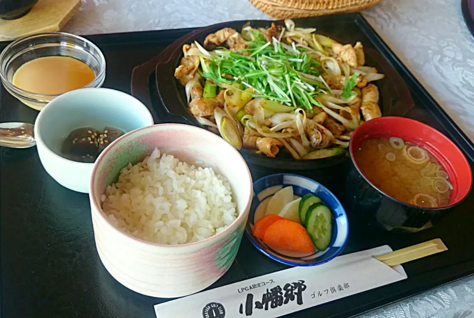 ゴルフ⛳飯
~ホンモン焼き定食~|りくれんさん