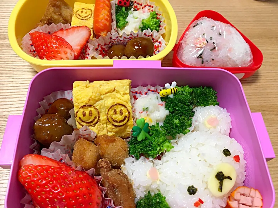 Snapdishの料理写真:年長さん女子と3歳男子のお別れ遠足弁当🍙|Kirarihahaさん