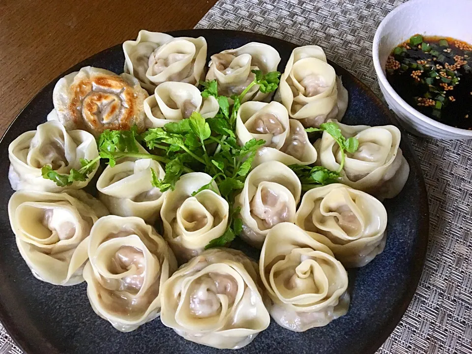 Snapdishの料理写真:✨🌹ROSE GYOZA...薔薇餃子🌹✨|🌺Sanntina🌺さん