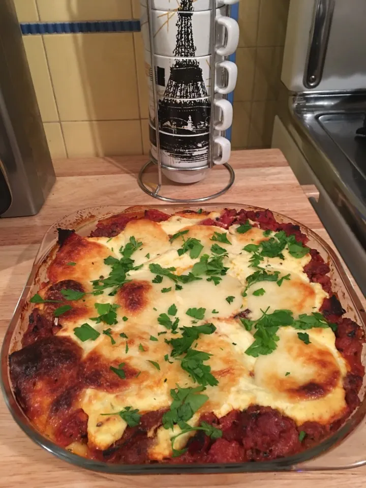 The finished product with mozzarella ricotta and Parmesan then topped with Italian parsley.|jeannette simmons jrさん