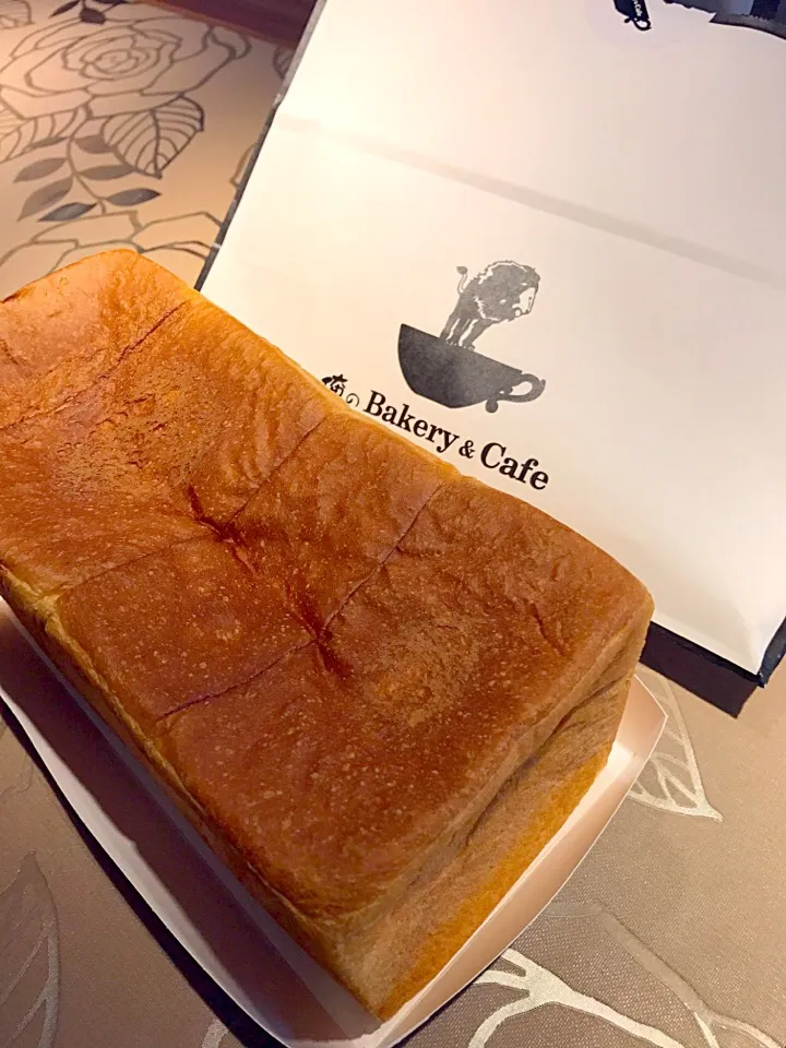 俺のbakery 
俺の生食パン！！！
もっちり甘くて美味しいー！|まるこさん