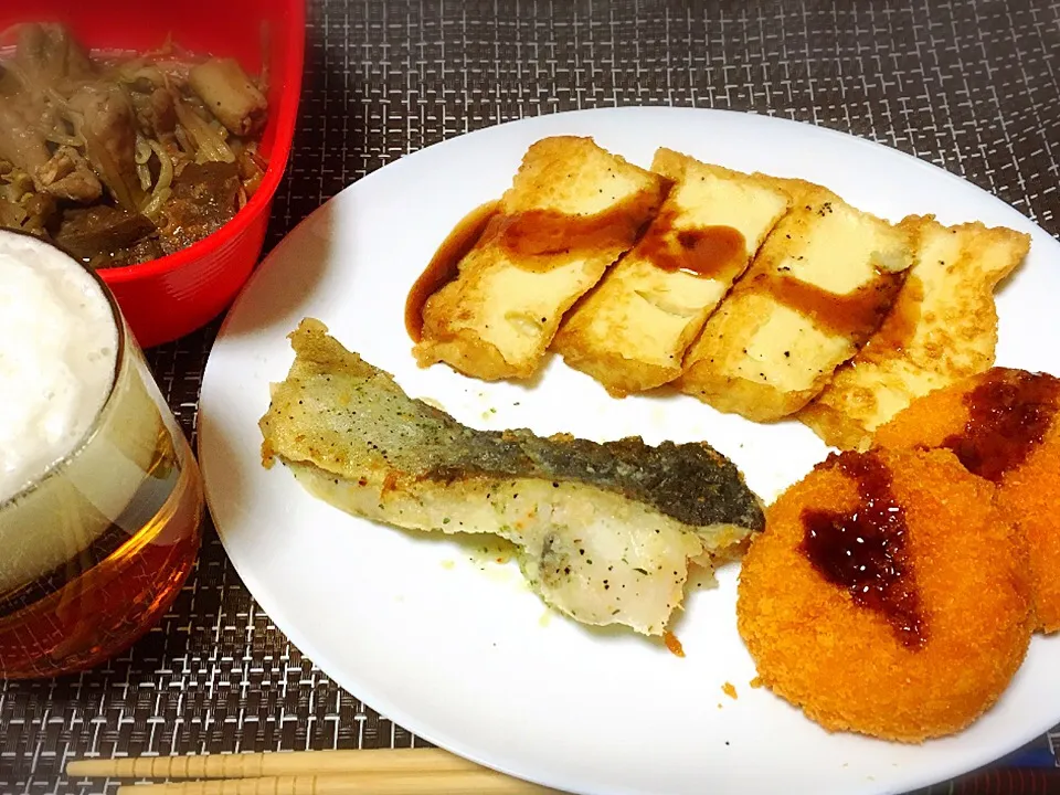 Snapdishの料理写真:ホルモン、ビール、鱈の香草焼き、焼き厚揚げ、クリームコロッケ✌️|くろねこっく🐈‍⬛さん