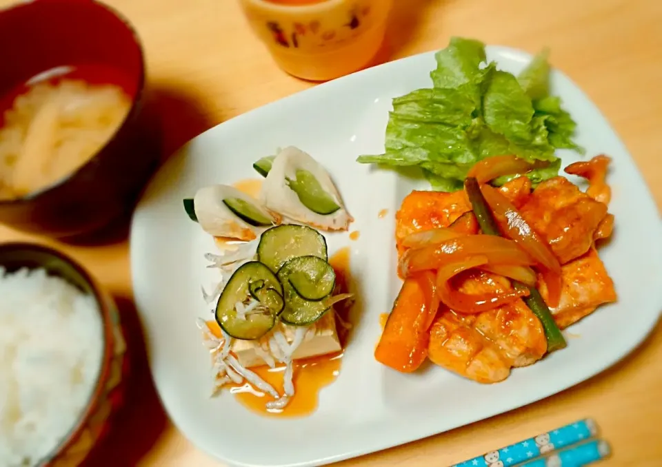 🌟胸肉と野菜(南瓜・インゲン・玉葱)のケチャップ炒め
🌟豆腐とシラスのキュウリのせ
🌟キュウリ竹輪
🌟大根とエノキの味噌汁|R-Kさん