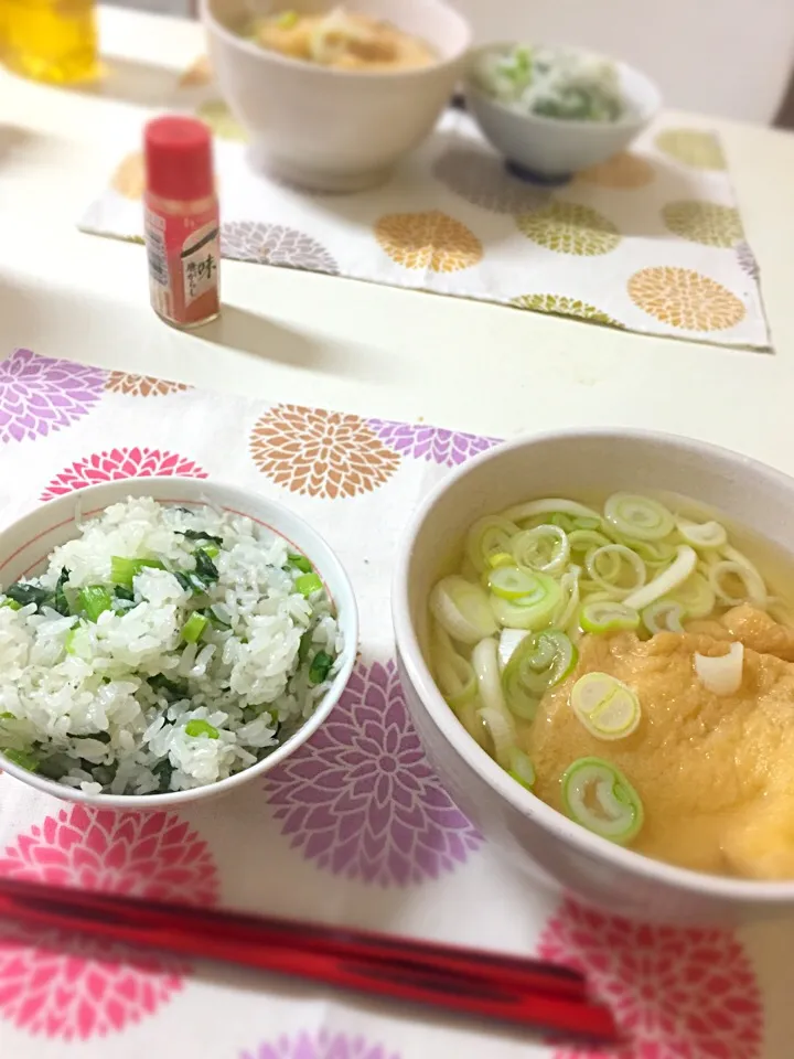 Snapdishの料理写真:小松菜としらすの混ぜご飯、きつねうどん|ちいさん