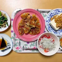 Snapdishの料理写真:3月8日
納豆やっこ
パプリカとエリンギのマリネ
しらすトマトサラダ
ほうれん草としめじのバター醤油炒め
点天の餃子|あちゃんみんさん