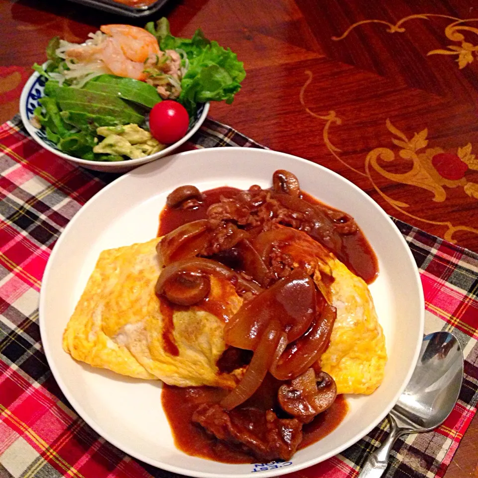 今日の晩御飯(๑´ڡ`๑)
デミオムライス
海老アボカドサラダ|ちゃたままさん