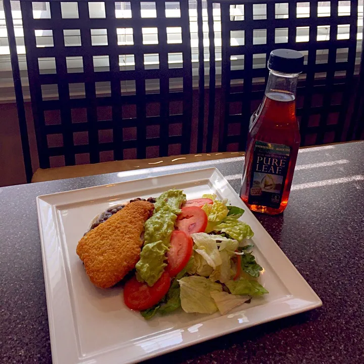 Fish, green salad, guacamole as dressing & 1/2 cup lentils. Unsweetened tea ☕️
On Plan! ❤️|FitMomDoc19さん