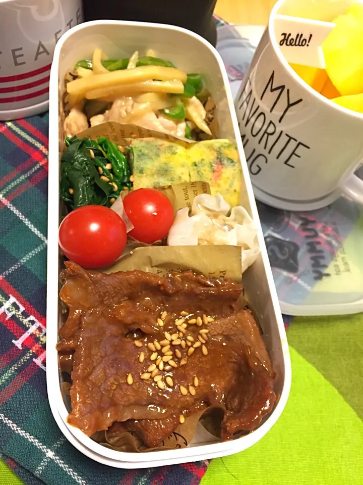 Snapdishの料理写真:女子高生用 焼肉チンジャオ弁当|riorieさん