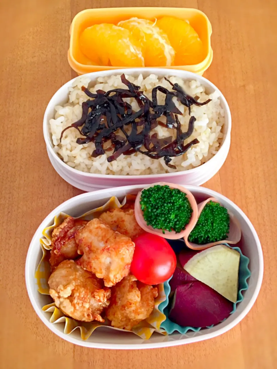 今日のお弁当#鶏のから揚げ#さつまいも煮#ブロッコリー#甘夏|ぴのさん