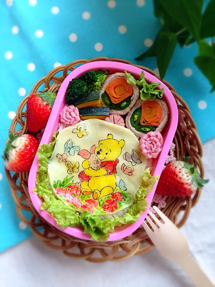 プーさんとピグレットのお花畑でむぎゅー弁当♡#オブラートアート #キャラ弁 #ディズニー
#プーさん
#幼稚園弁当|Ayumi Furukawaさん