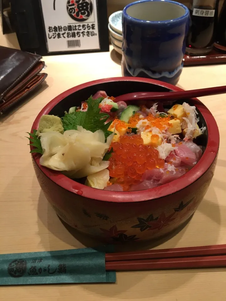 海鮮ばらちらし丼1209円|PegaOさん