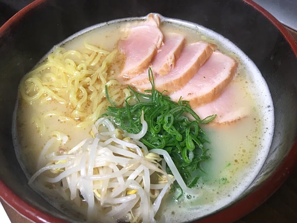 自分賄い飯
  鶏ガラ白湯麺
スープで火が入る
   鶏むね叉焼|ちゅら夏さん