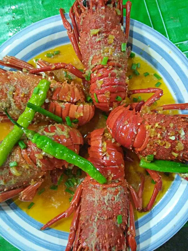 Snapdishの料理写真:butter garlic Lobster|CHUENCHAIさん