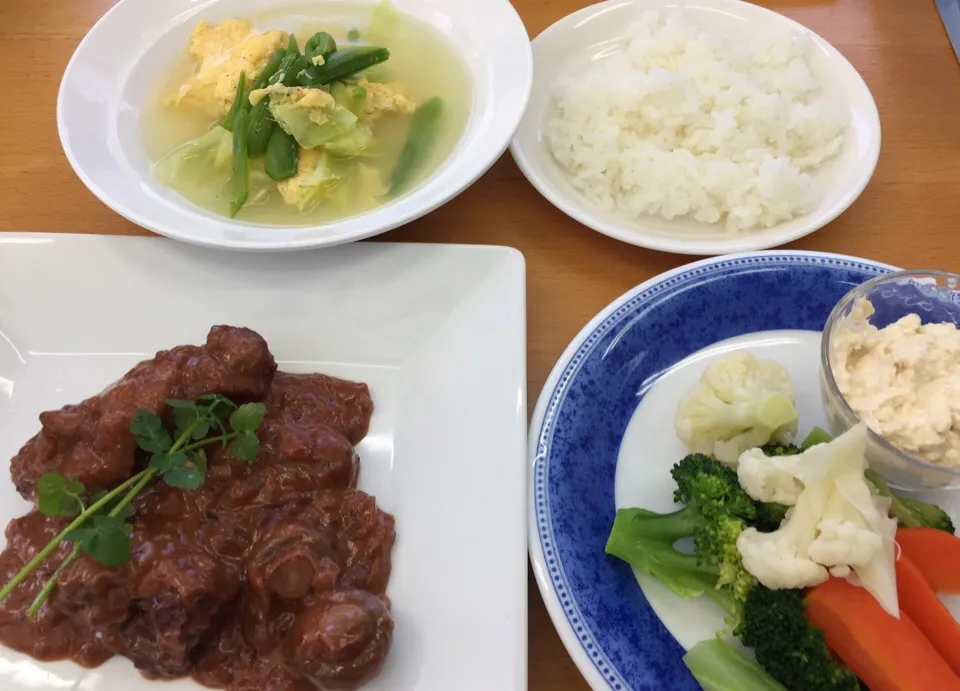 鶏肉の赤ワイン煮、キャベツと卵のスープ、野菜のチーズディップ。|furu0629さん