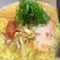 Snapdishの料理写真:大葉と梅の塩ラーメン|ポールさん