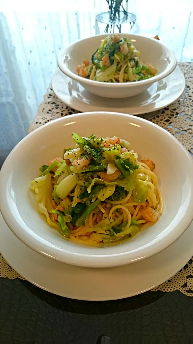 Snapdishの料理写真:#我が家の簡単パスタ🍝
春キャベツと、菜の花色々の
   ペペロンチーノ|kimi=kimi🌼Kitchenさん