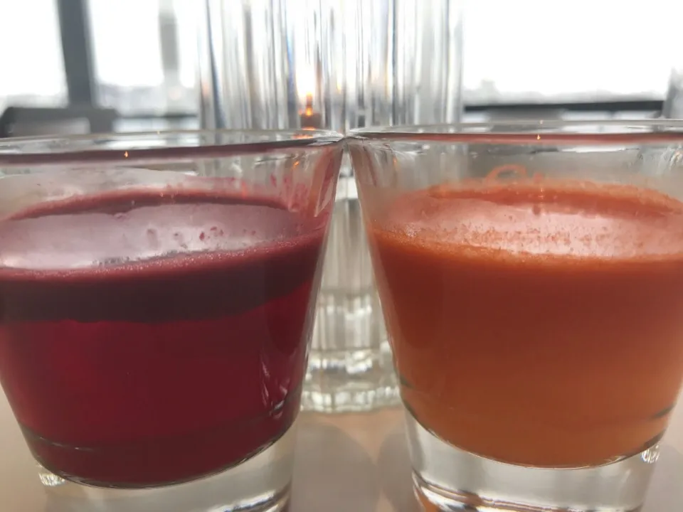 carrot and beet juice for snacktime #healthydiet healthymealontravel #healthydiet ##aurorachasing #auroraplace #drcmeal #drcindy #dietitianontravel #dietrestaur|drcmealさん