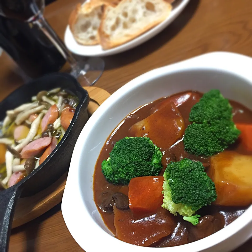 夕飯◎ ビーフシチューときのこのアヒージョ🍷|しょちちさん