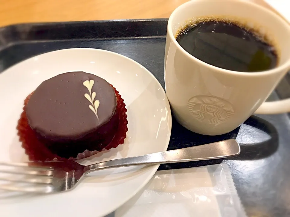 スタバの
    コーヒー&ザッハトルテ|春夏秋冬さん
