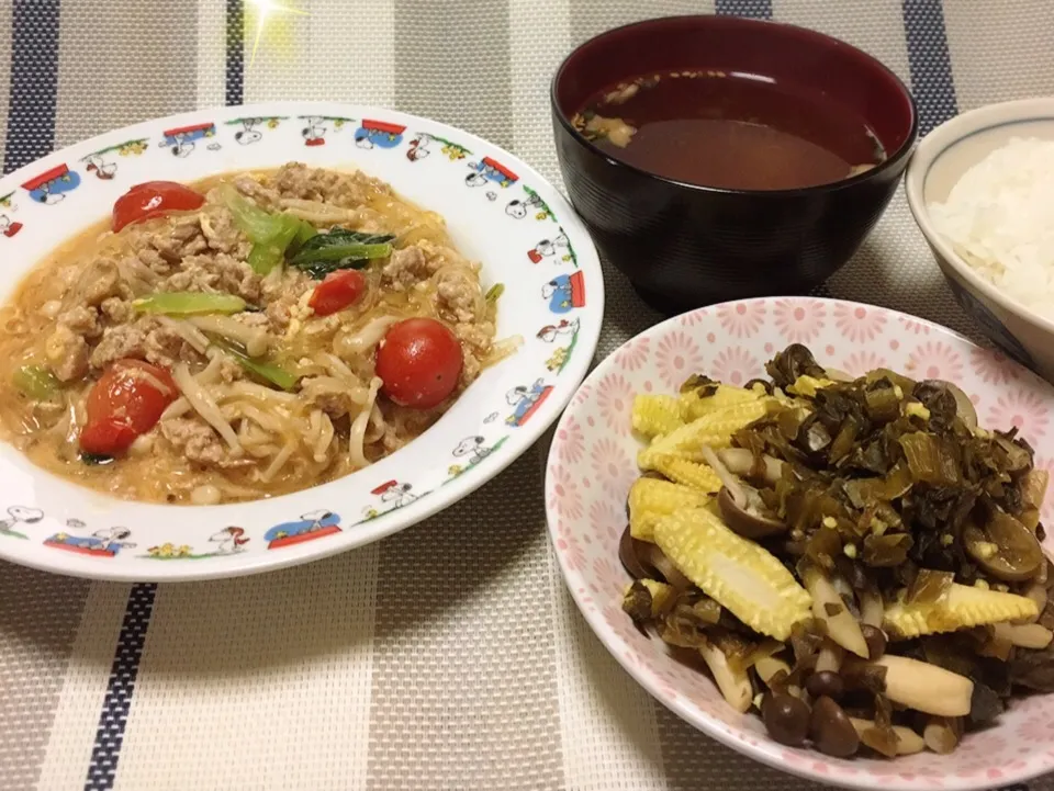 Snapdishの料理写真:トマト担々春雨・お味噌汁・高菜とベビーコーンの炒め物|美也子さん