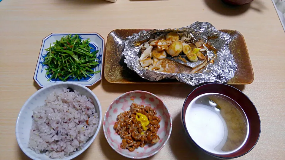 ２月２８日　鰤のホイル焼き　豆苗のおひたし　納豆　お味噌汁|いもこ。さん