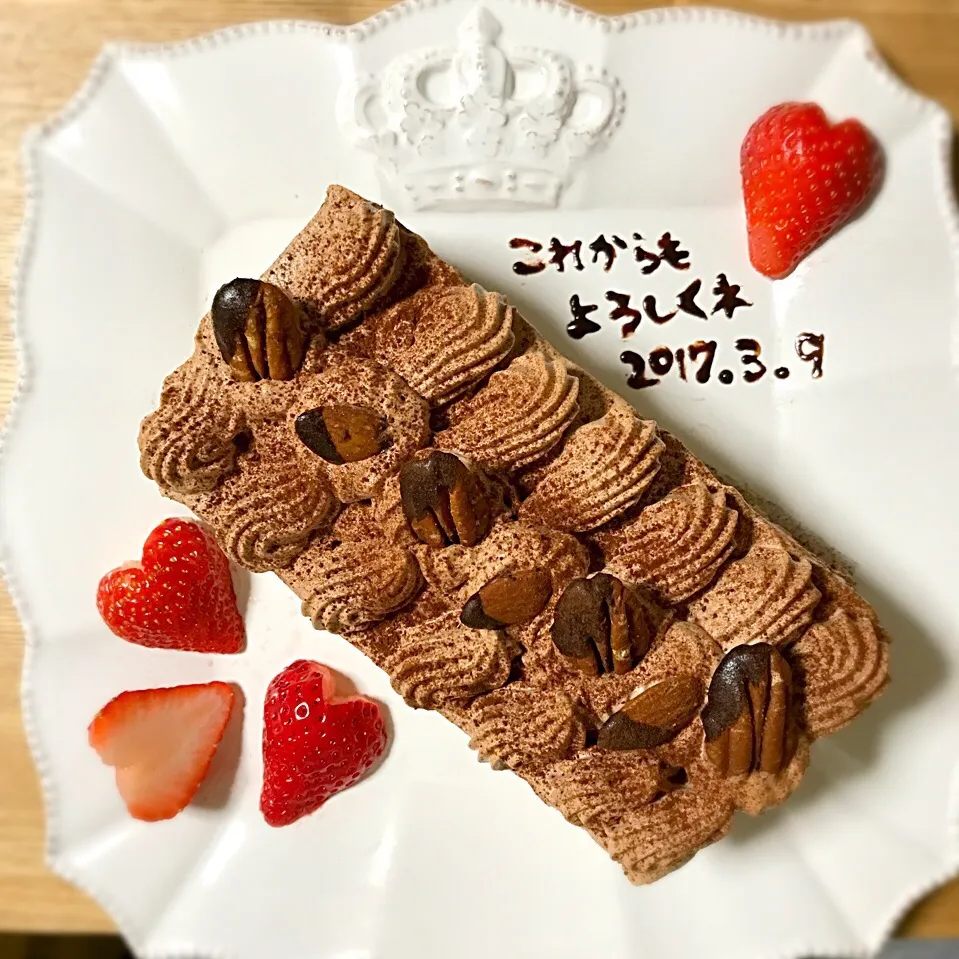 Snapdishの料理写真:2017.03.09
チョコレートとナッツ、バナナのケーキ🍌
→スポンジ、チョコクリーム、生チョコケーキ、チョコクリーム、バナナペースト、スポンジの層にしました♡
今日は入籍記念日💐
今年も仲良く過ごせますよーに🐷❤️|ざきやまさん