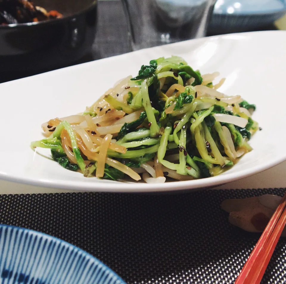 空豆の豆苗とモヤシのナムル|麻紀子さん