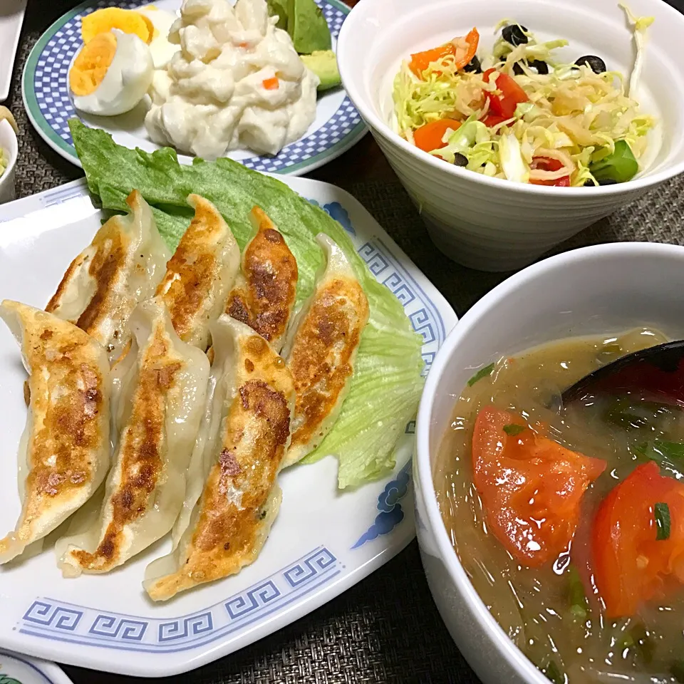 何んちゅうか中華
餃子焼いてみました、|シュトママさん