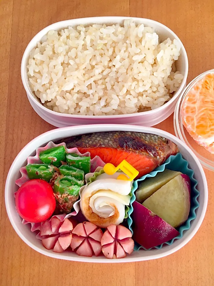 今日のお弁当#焼き鮭#ウィンナー#さつまいも煮#スナップえんどうマヨおかか和え#ちくわ巻#不知火|ぴのさん