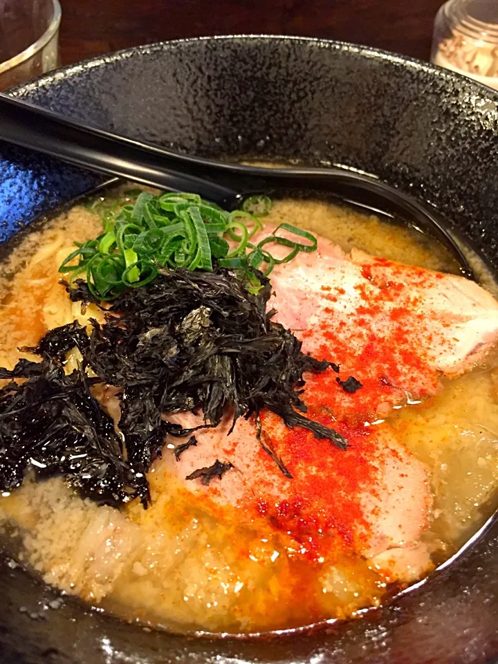 黒ノ坊 牛だし背脂醤油ラーメン|ゆかりすさん