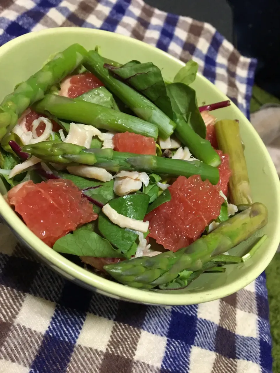 アスパラと蒸し鶏とグレープフルーツのサラダ|内山内さん