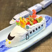 3歳のお誕生日ケーキ🍰は 新幹線！|せーこさん