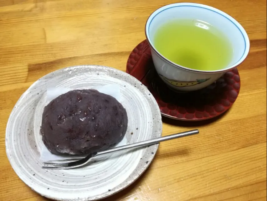 今日のお茶に、おはぎ🍵|korinoさん