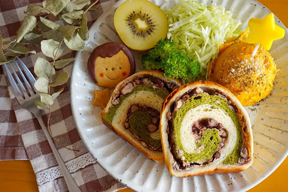 抹茶のぐるぐるあん食パン|az.さん