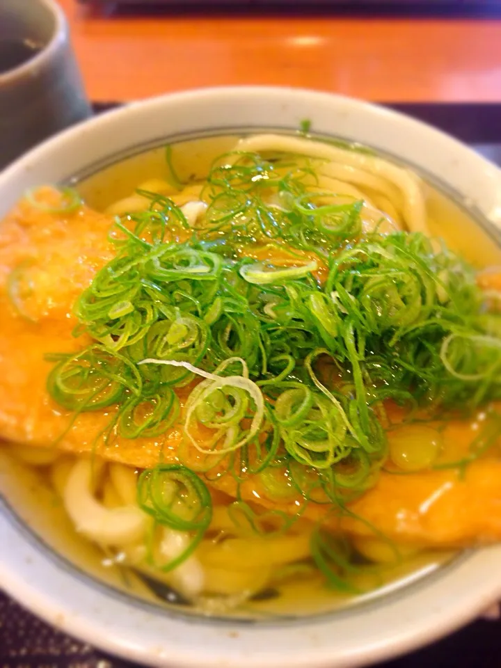 香の川製麺🍲きつねうどん|しのてらさん