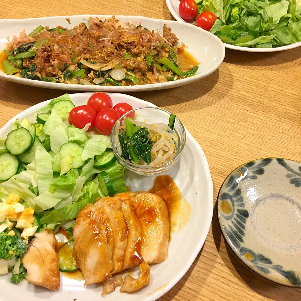 鳥の照り焼き、サラダ、小松菜と鯖の味噌煮の炒め物|popoさん